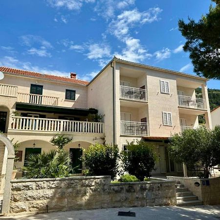 Apartments Villa Adria Bol Exterior foto