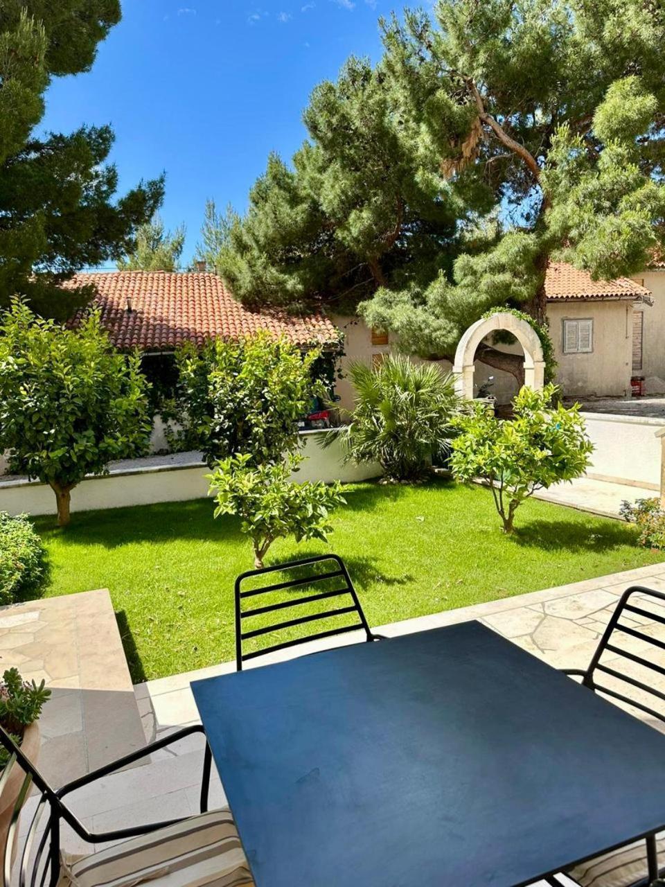 Apartments Villa Adria Bol Exterior foto